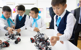 ТОО «Тенгизшевройл» передал в дар кабинет робототехники сельской школе в Мангистауской области