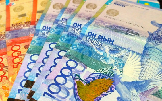 Нацбанк Казахстана выпустил юбилейную банкноту с изображением Назарбаева