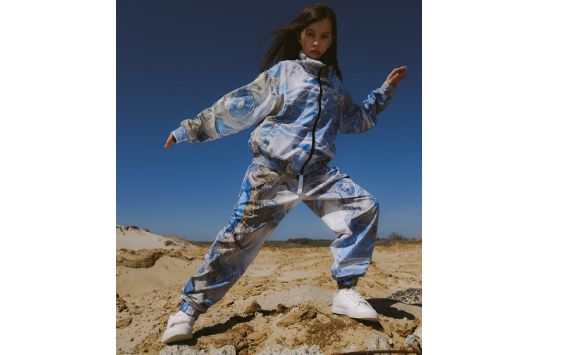 В Казахстане стала доступна для приобретения космическая коллаборация бренда одежды DNK Russia и Роскосмоса